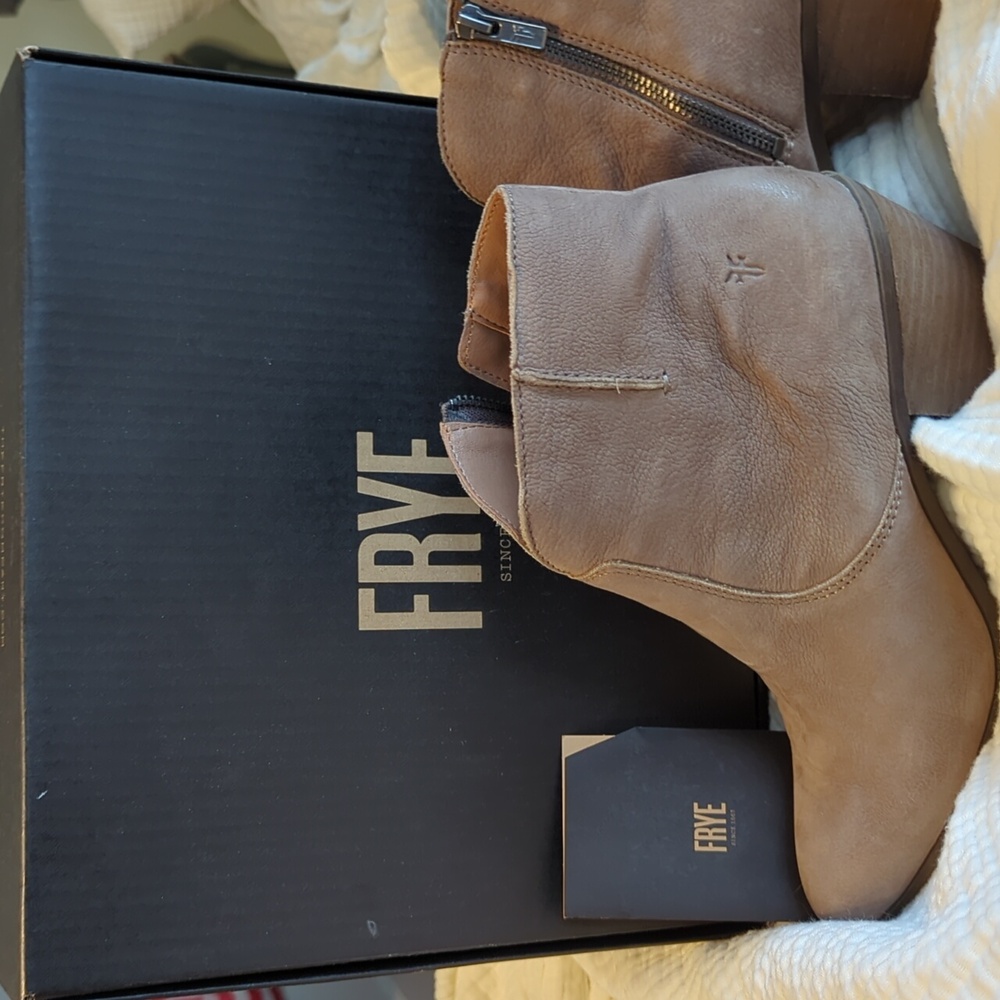 Frye Judith Seam Taupe Gray Soft Nubuck Leather Ankle Boot Women’s Size 9.5